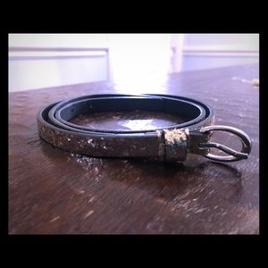 Glittery gold women’s belt